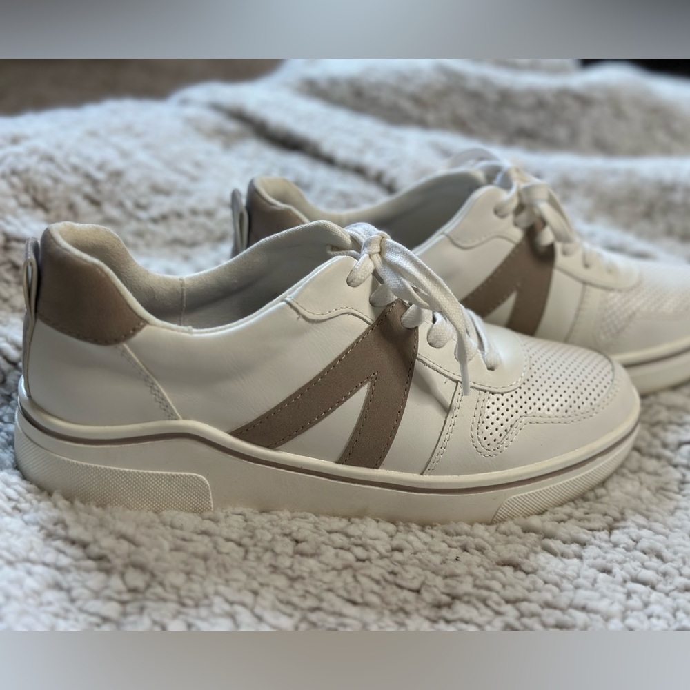 Mia Sneakers size 7